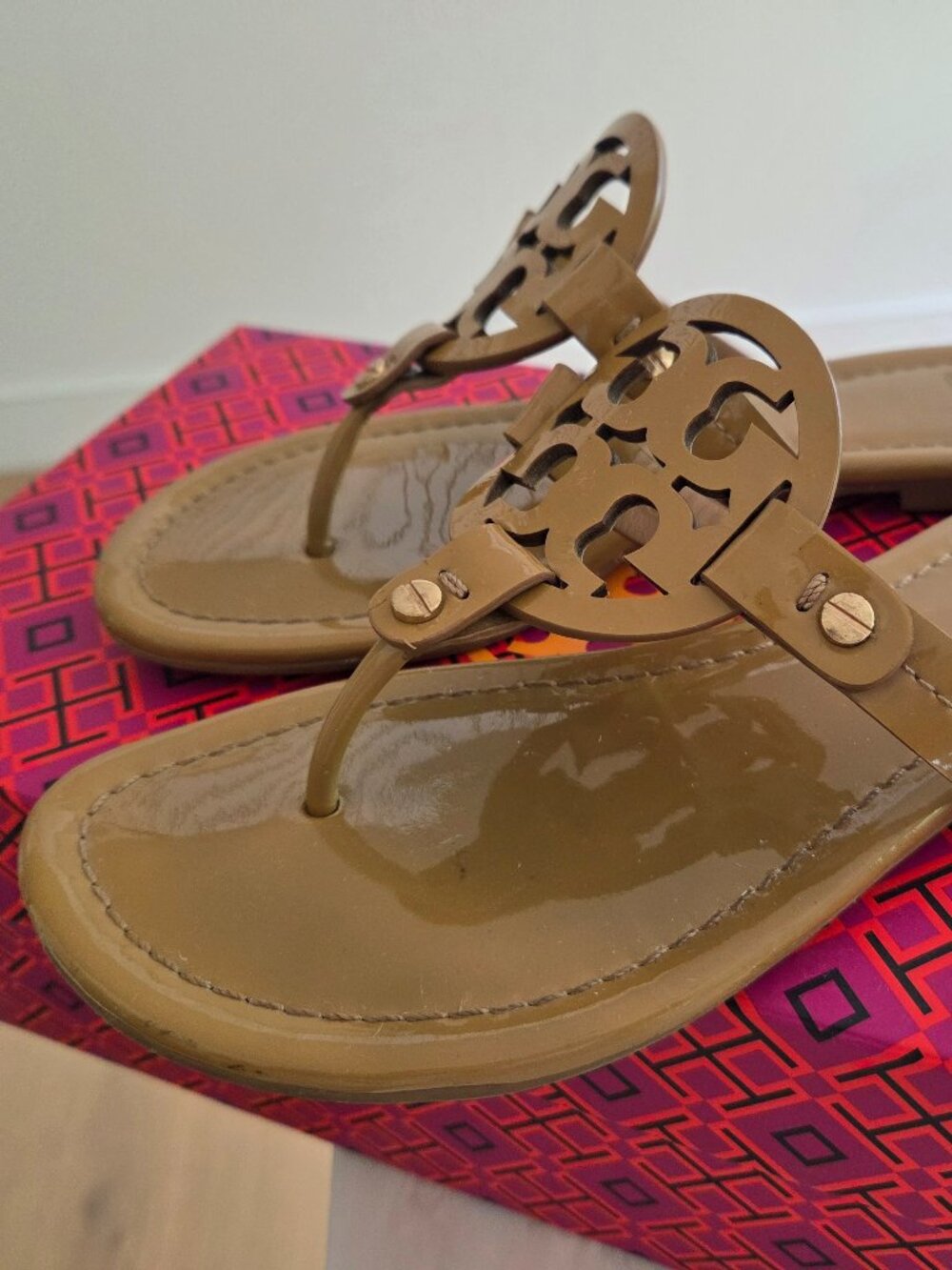 Tory Burch Miller Sandal Patent Leather Sand 6 - Picture 6 of 10